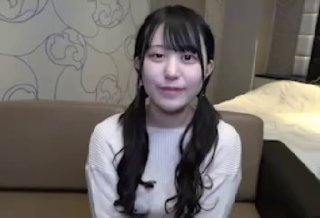 【情深叉喔】性感黑丝包臀裙在校大学生没钱还贷款，面试老板助理，与hr一起伺候老板，被抬着双腿不停抽插，白虎美穴被射满精液